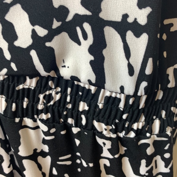 Calvin Klein Black White Abstract Sleeveless Jumpsuit - Picture 6 of 13